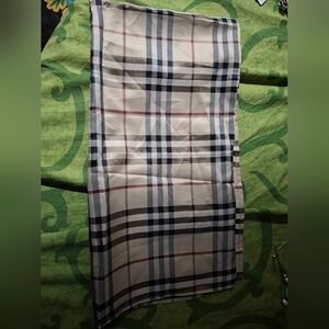 Elegant Plaid Women's Scarf